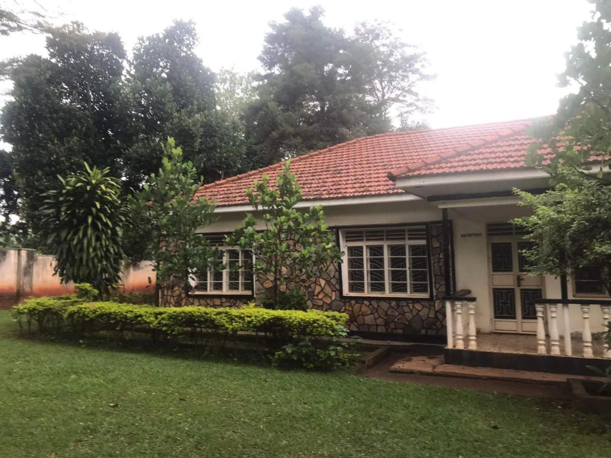 Homestaystudio62 Jinja Exterior foto