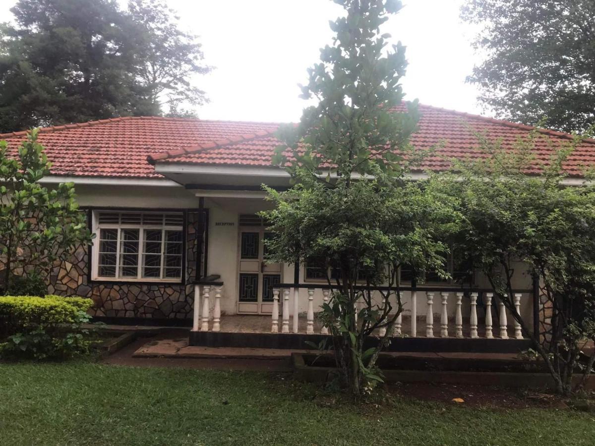 Homestaystudio62 Jinja Exterior foto